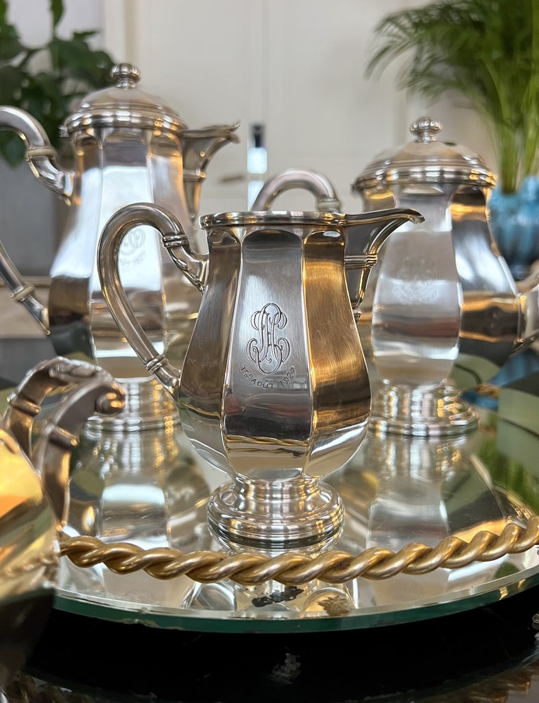 cremier-theiere-sucrier-art-deco-metal-argente-monogrammes-service-ancien-saglier-orfevre-antiquites-brocante-en-ligne
