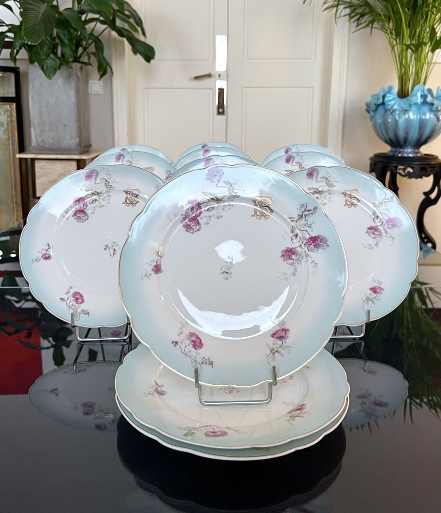 assiettes-plates-porcelaine-monogrammes-or-fin-antiquites-brocante-en-ligne