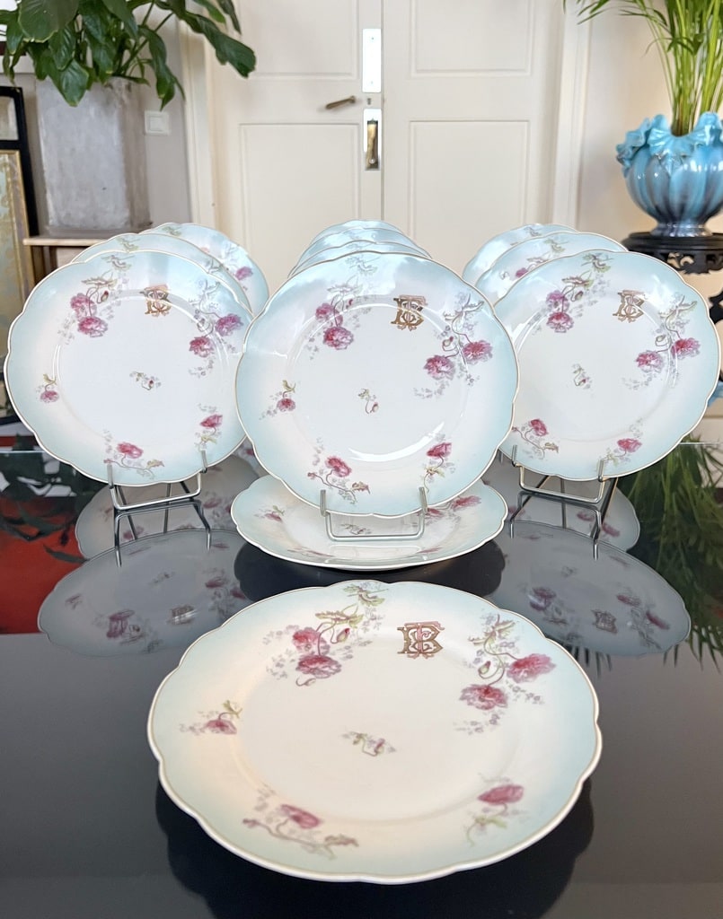 assiettes-dessert-porcelaine-service-de-table-ancien-19e-siecle-monogrammes-or-fin-antiquaire-brocante-en-ligne