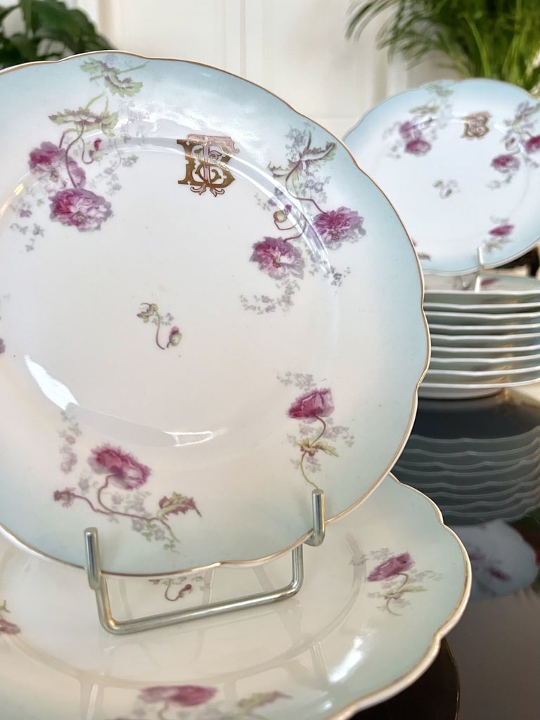 assiettes-dessert-porcelaine-vaisselle-ancienne-antiquites-brocante-monogrammes-or-fin