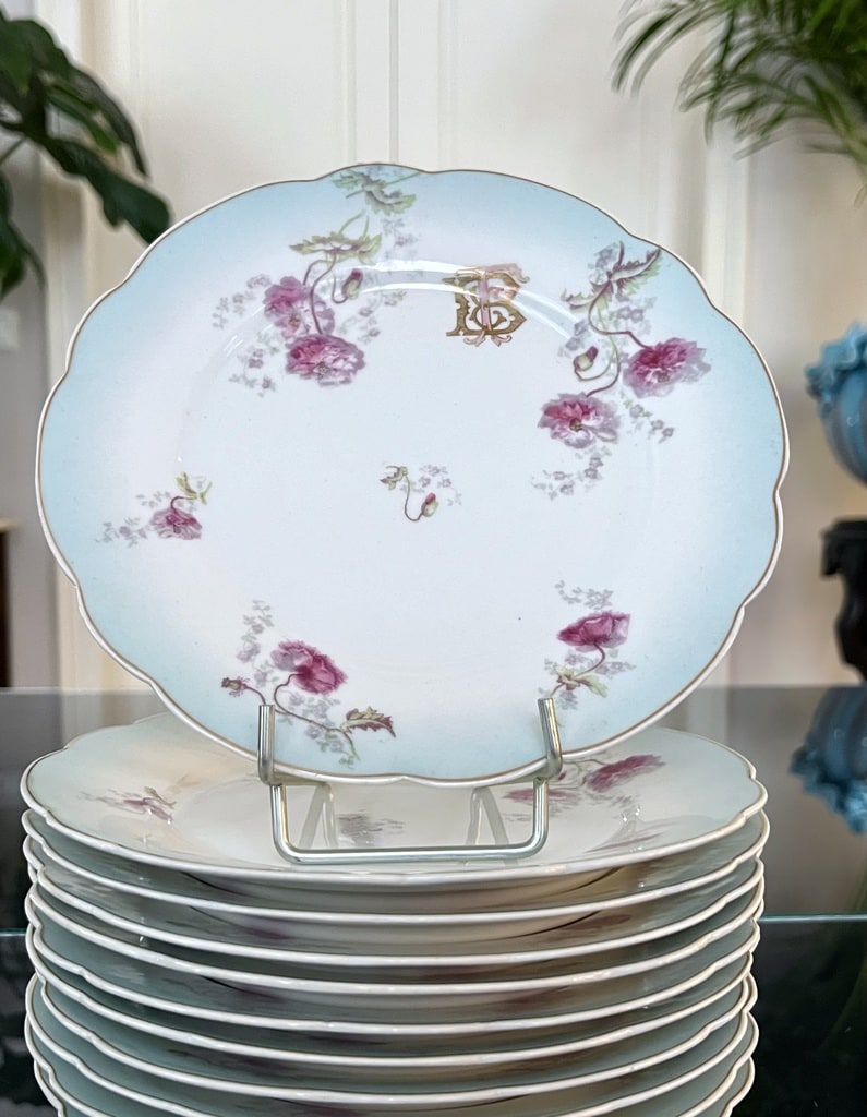 assiettes-dessert-service-de-table-porcelaine-ancienne-vaisselle-19e-siecle-monogrammes-antiquaire-brocante-en-ligne
