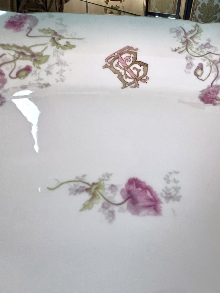 art-de-la-table-porcelaine-ancienne-monogrammes-decor-floral-antiquaire-brocante-en-ligne