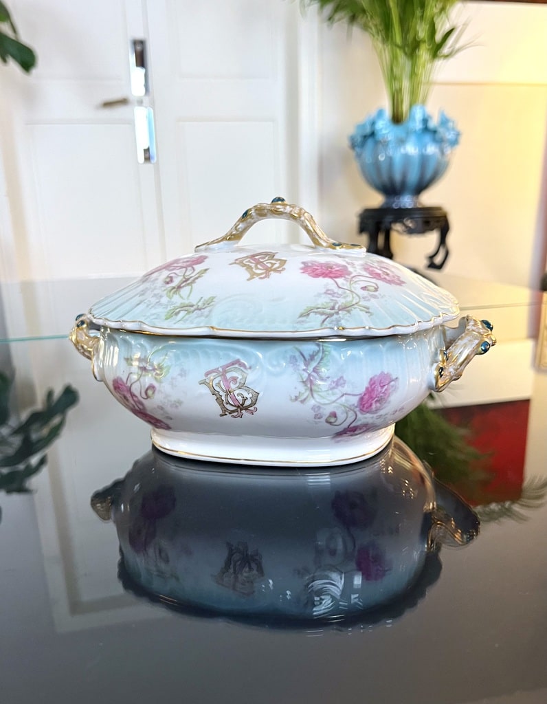 soupiere-legumier-porcelaine-ancienne-service-de-table-monogrammes-19e-siecle-antiquites-antiquaire-brocante-en-ligne