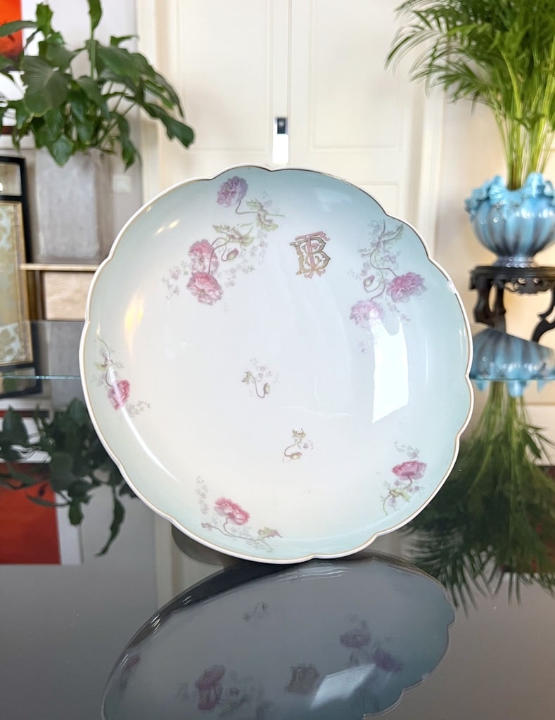 vaisselle-ancienne-porcelaine-monogrammes-plat-de-service-19e-siecle-antiquites-brocante