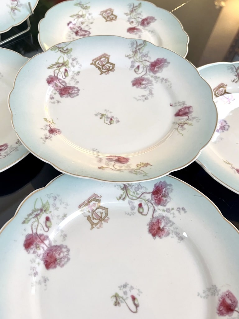 service-de-table-ancien-assiettes-dessert-monogrammes-antiquaire-brocante-boutique-en-ligne