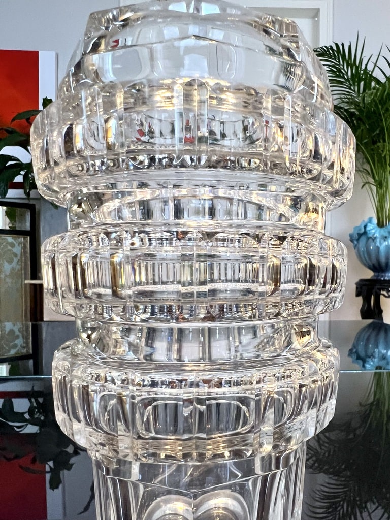 vase-en-cristal-periode-vintage-decoration-interieure-objets-anciens-antiquites-brocante-en-ligne