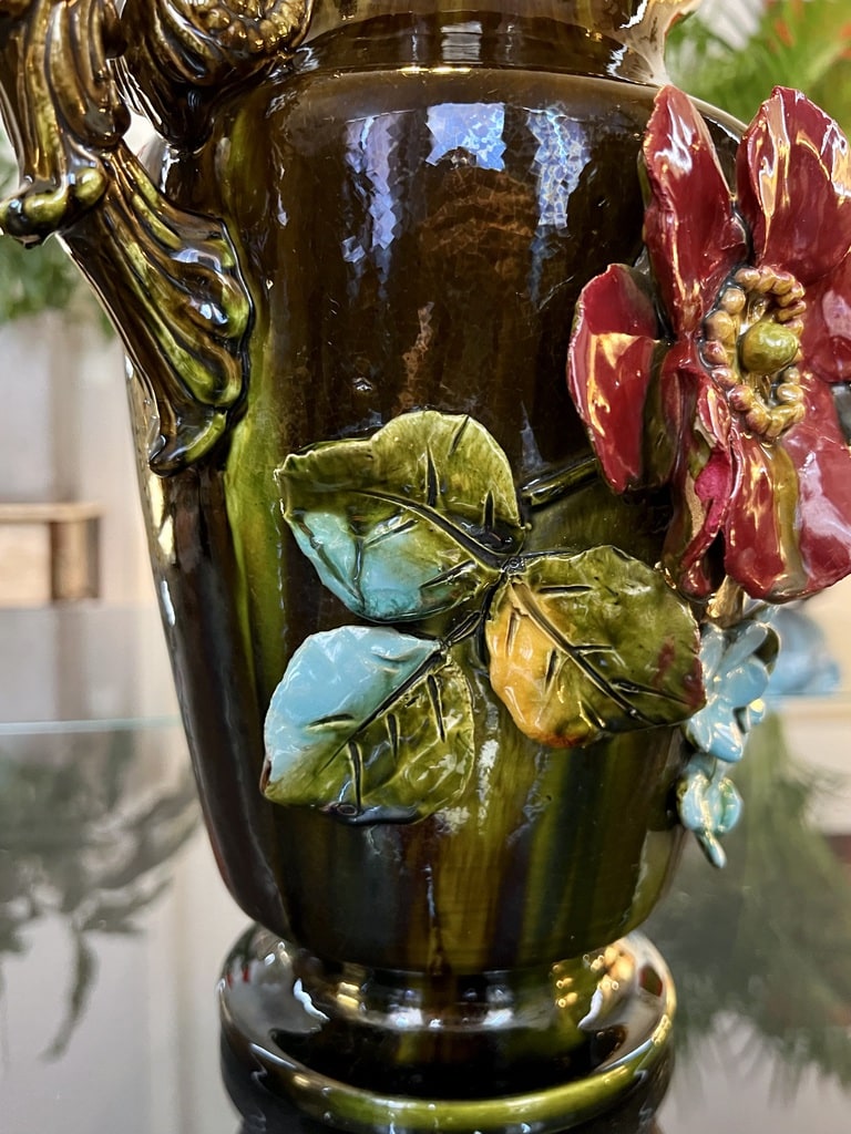 vase-19e-siecle-decor-floral-barbotine-napoleon-3-antiquaire-brocante-en-ligne-decoration-classique