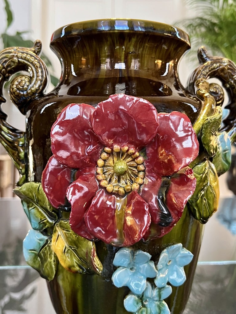 vase-ancien-antiquaire-brocante-barbotine-napoleon-3-decor-vegetal-antiquaire-brocante-en-ligne
