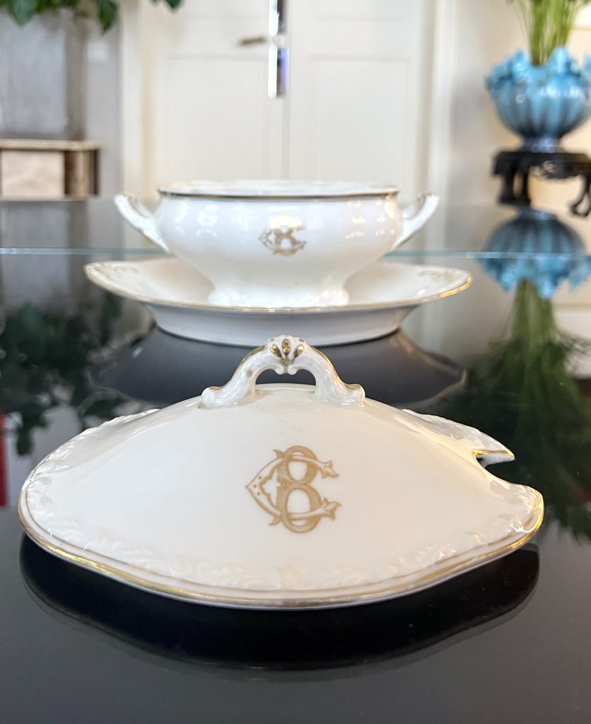 sauciere-porcelaine-blanche-decor-or-fin-vieux-paris-19e-siecle-antiquaire-brocante