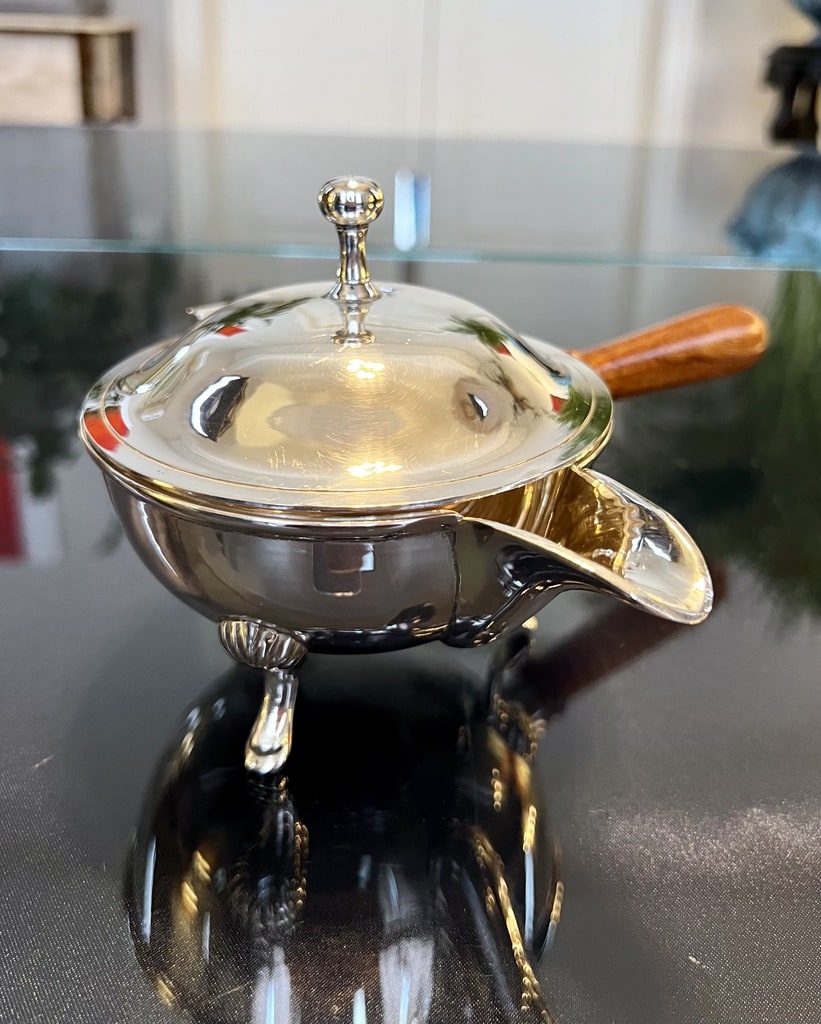 sauciere-ancienne-en-metal-argente-manche-bois-service-de-table-objets-anciens-antiquites-brocante-en-ligne