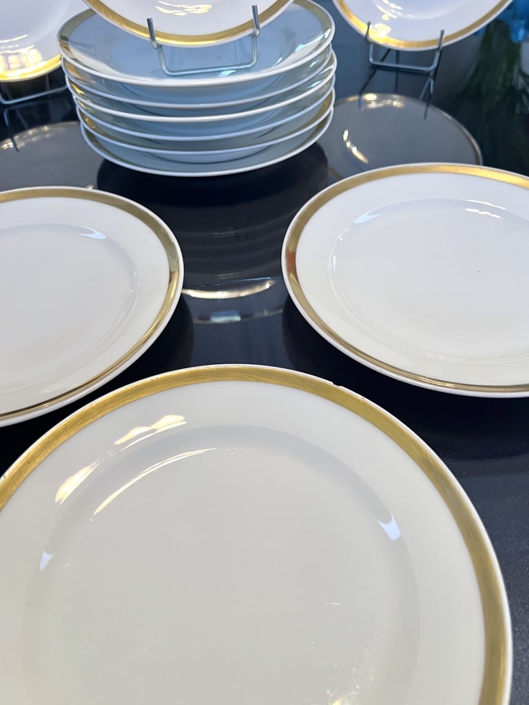 assiettes-anciennes-porcelaine-blanche-filet-or-louis-philippe-vaisselle-19e-siecle-antiquaire-brocante-en-ligne