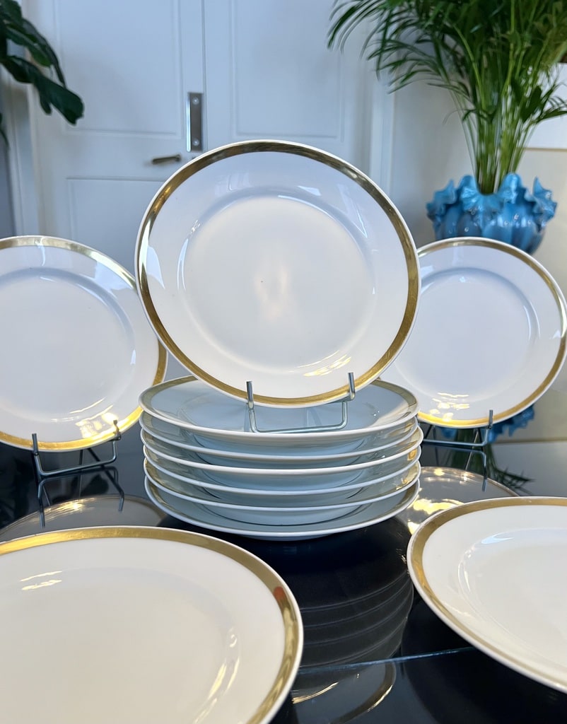 service-assiettes-dessert-porcelaine-blanche-marli-ruban-or-19e-siecle-art-de-la-table-vaisselle-vintage-brocante-en-ligne