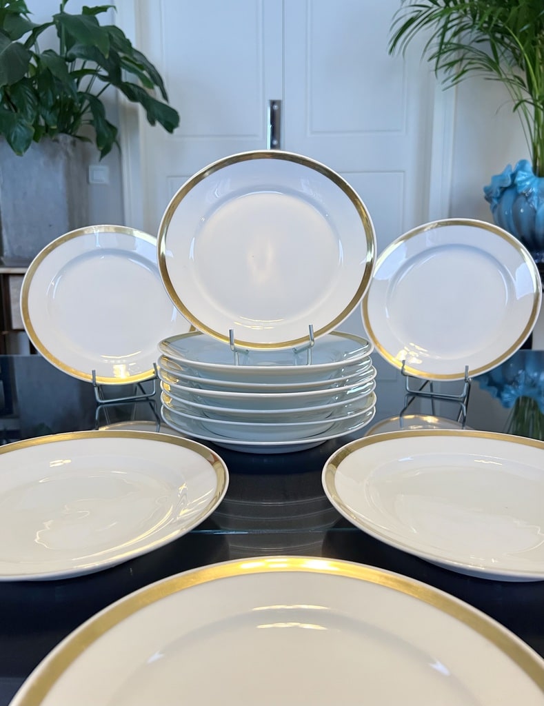 service-assiettes-dessert-entremets-porcelaine-blanche-marli-ruban-or-19e-siecle-louis-philippe-art-de-la-table-vaisselle-ancienne-brocante-en-ligne