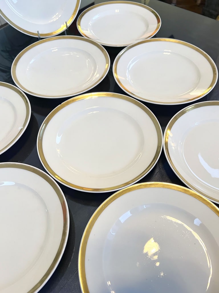 service-assiettes-entrements-dessert-porcelaine-blanche-filet-or-19e-siecle-antiquites-brocante-en-ligne