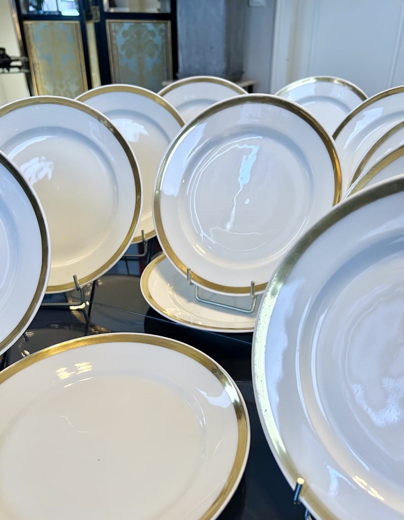 assiettes-porcelaine-blanche-filet-or-19e-siecle-art-de-la-table-vaisselle-ancienne-antiquites-brocante-en-ligne