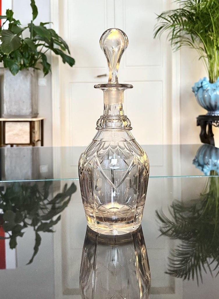 bouteille-vintage-en-cristal-taille-bar-alcool-verrerie-ancienne-antiquaire-brocante-en-ligne