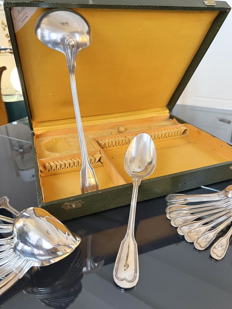 menagere-ancienne-metal-argente-louche-cuillere-a-sauce-service-de-table-coffret-19e-sielce-antiquites-brocante