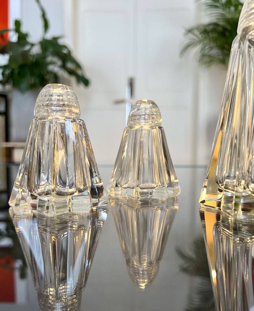 paire-de-salerons-sel-poivre-art-deco-verre-forme-etoile-accessoires-de-table-20e-siecle-antiquites-brocante