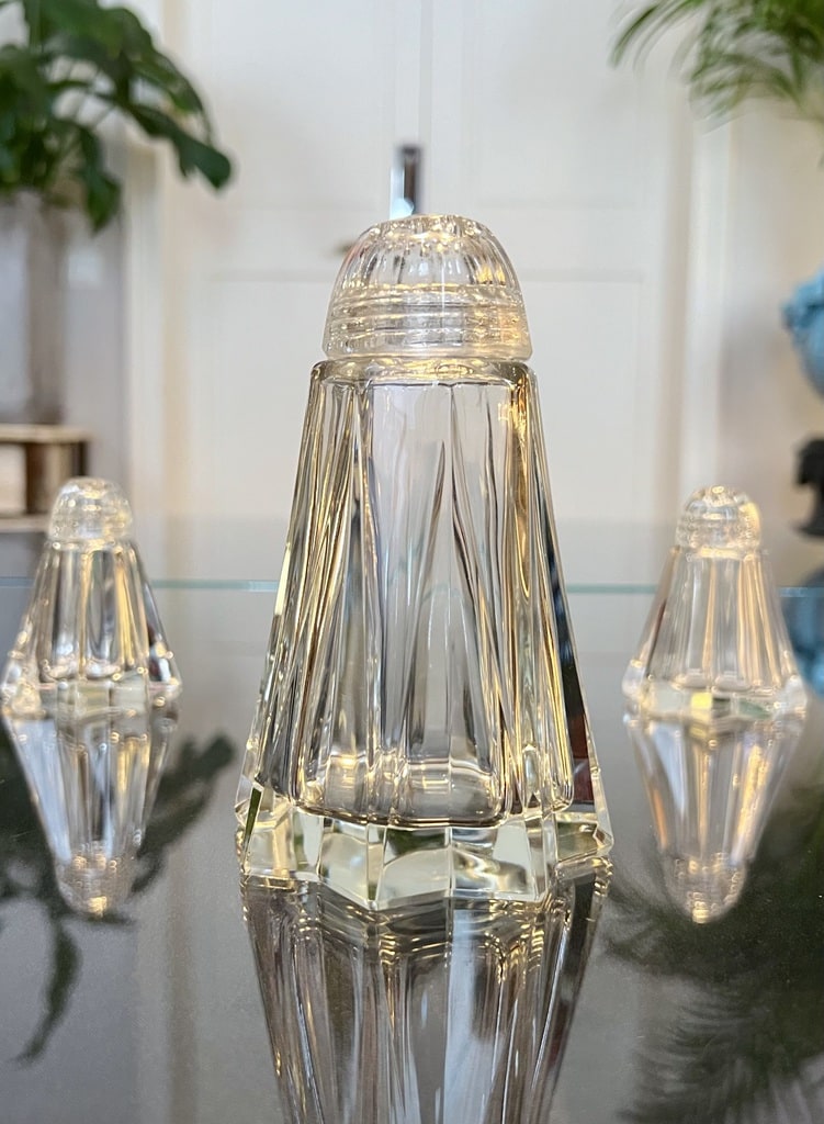 saupoudreuse-sucre-en-verre-epoque-art-deco-1940-etoile-vaisselle-20e-siecle-brocante-en-ligne