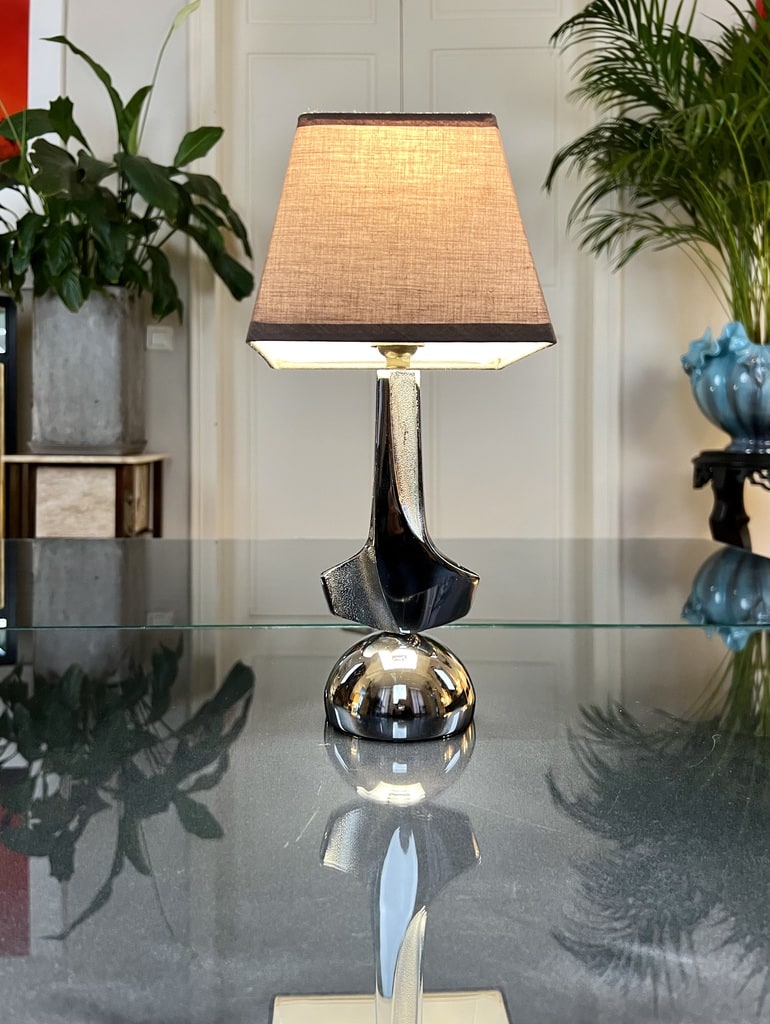 lampe-vintage-en-metal-chrome-art-deco-style-moderniste-brocante-luminaires-anciens