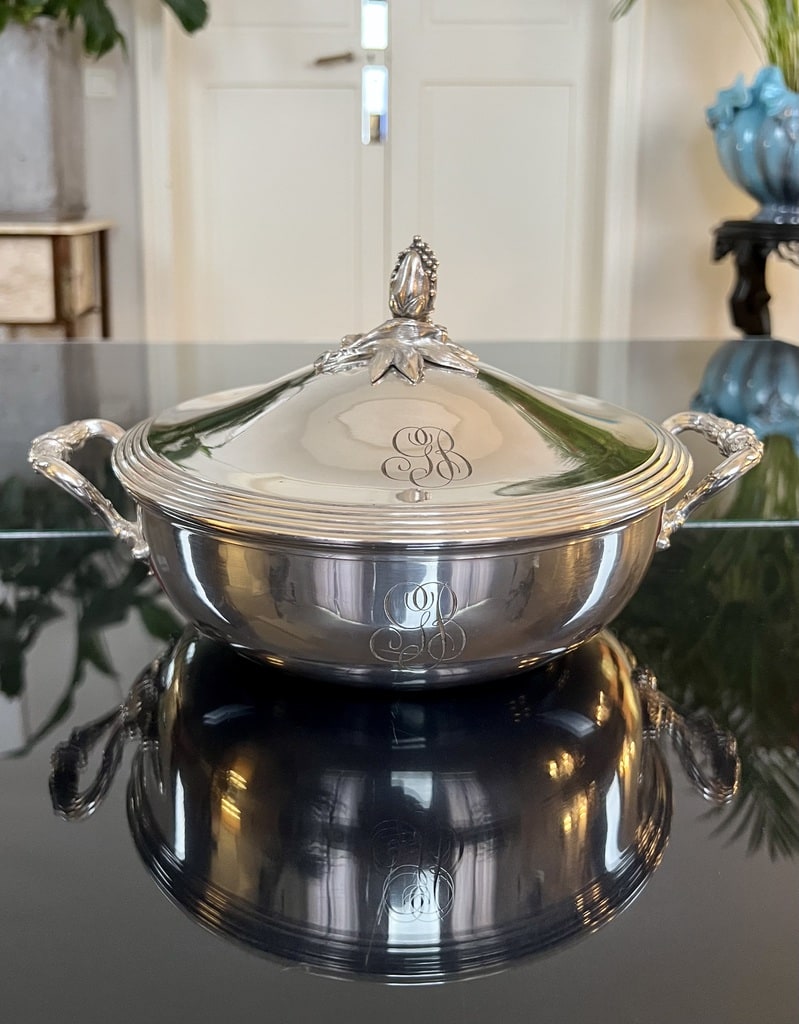 plat-de-service-metal-argente-christofle-monogrammes-initiales-soupiere-legumier-fretel-vaisselle-ancienne-brocante-antiquaire
