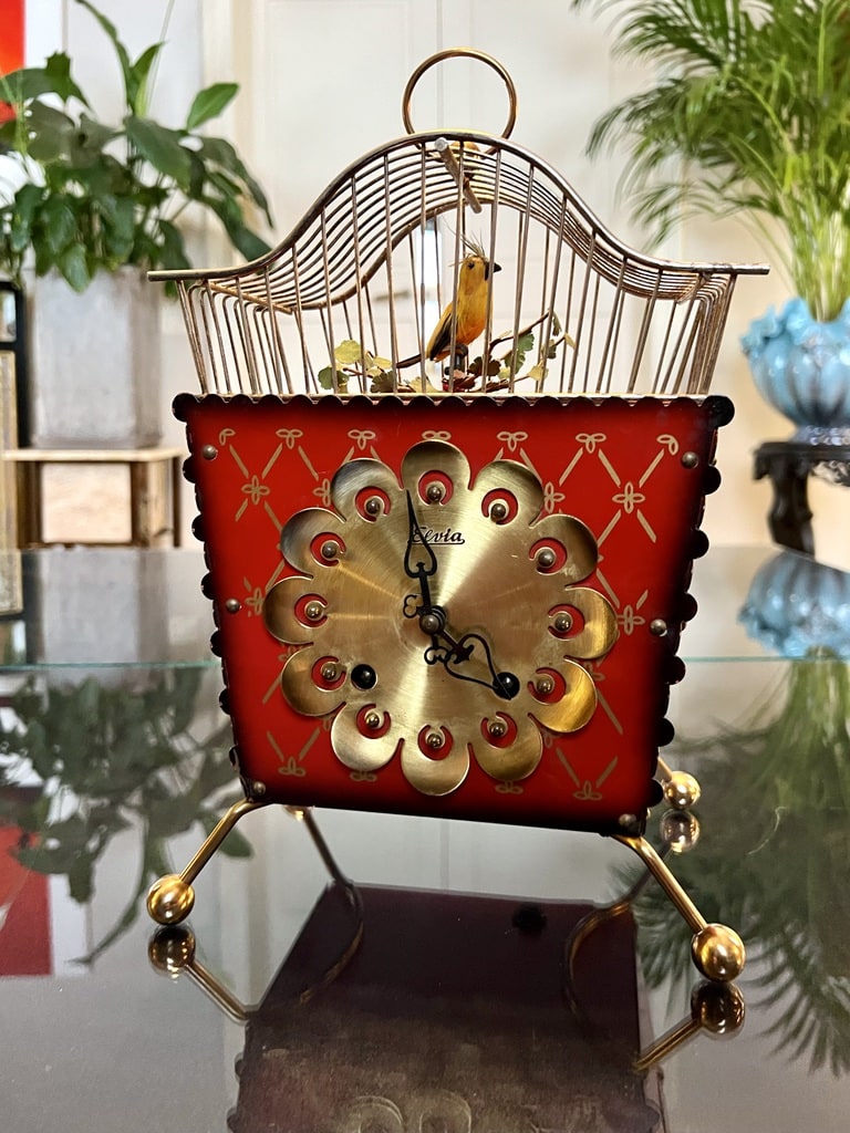 horloge-coucou-vintage-elvia-metal-peint-rouge-or-laiton-bois-oiseau-cage-brocante-antiquites-20e-siecle