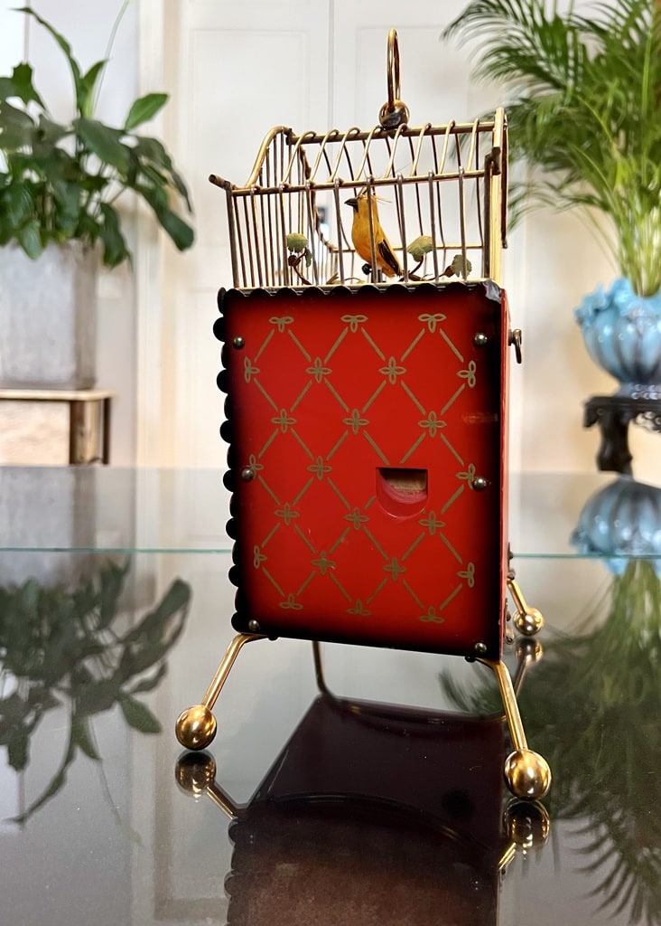 horloge-coucou-metal-pein-rouge-et-dore-heure-oiseau-brocante-vintage-decoration-1960-elvia