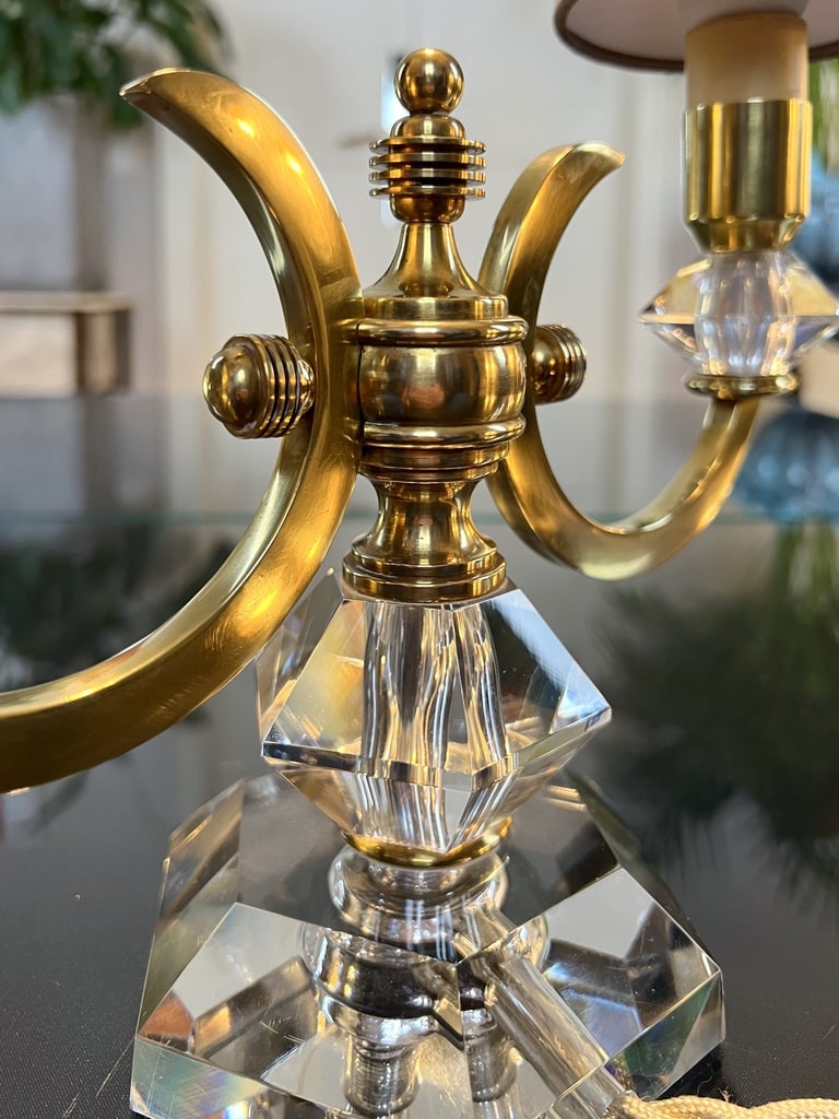 lampe-art-deco-style-moderne-en-cristal-taille-et-laiton-luminaires-anciens-antiquites-brocante-vintage