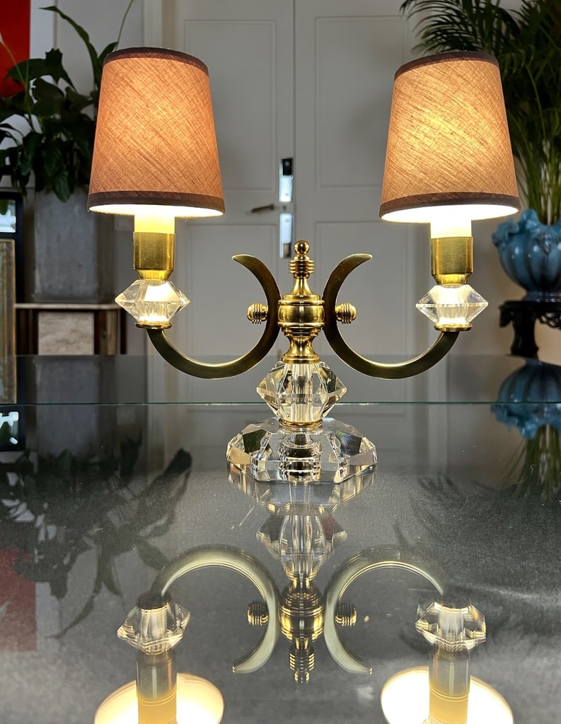 lampe-art-deco-laiton-et-cristal-taille-abat-jour-a-pince-luminaire-a-poser-brocante-decoration-interieure