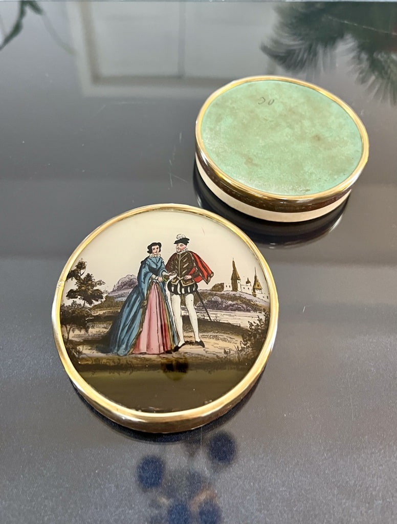 boite-ancienne-decor-fixe-sous-verre-19e-siecle-cercle-laiton-objet-de-vitrine-antiquites-brocante