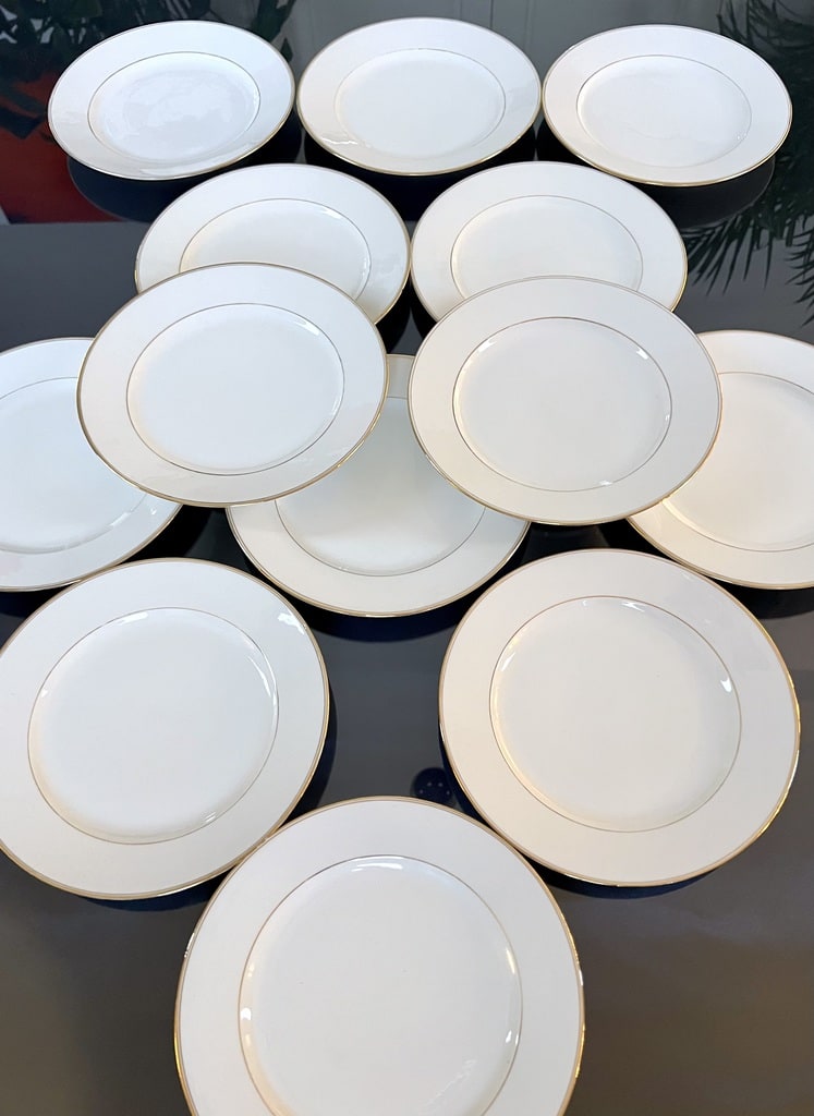 service-a-dessert-assiettes-porcelaine-limoges-blanc-marli-filets-or-dore-art-de-la-table-ancien-20e-siecle-brocante