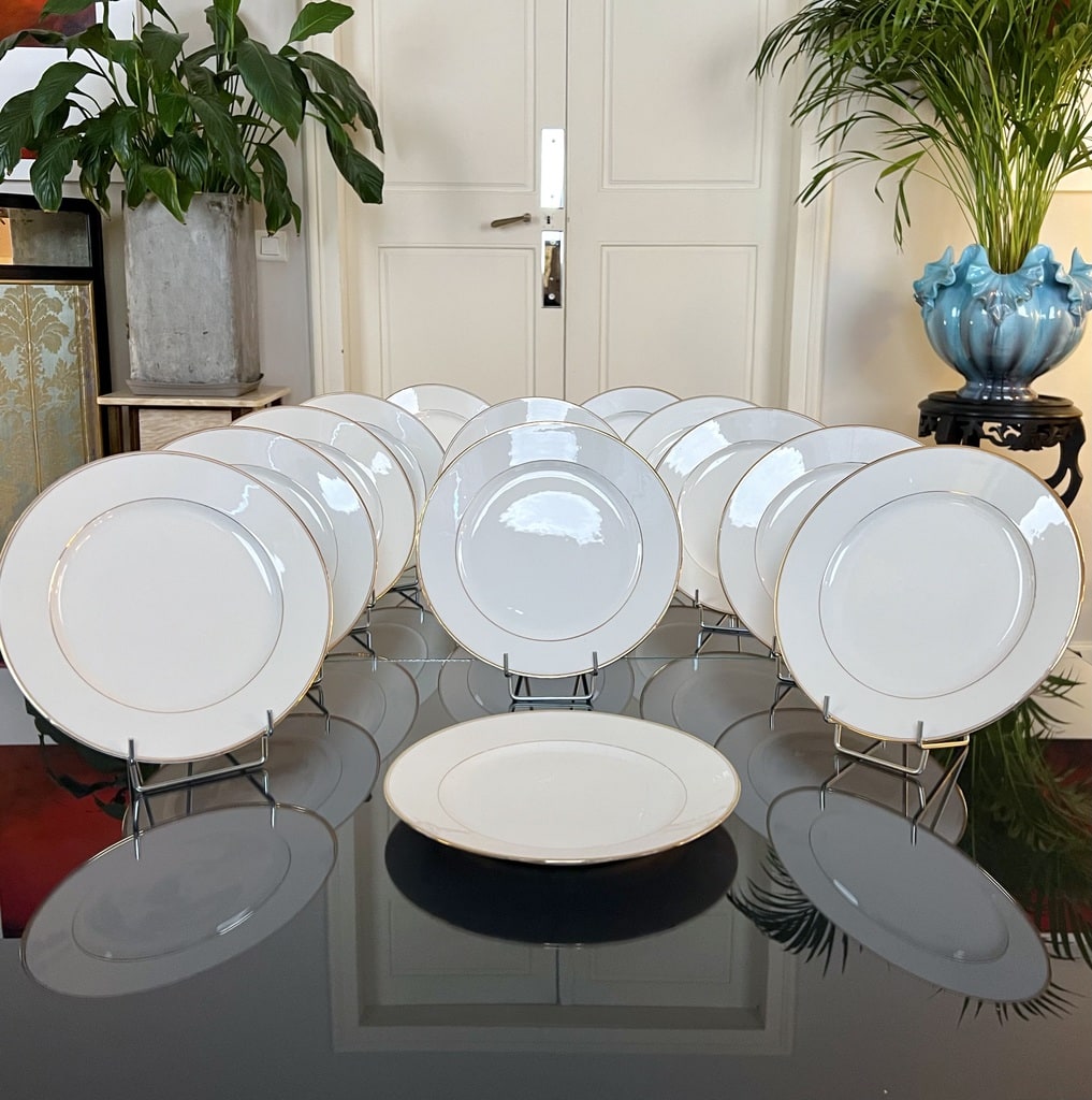 service-assiettes-anciennes-porcelaine-limoges-blanc-filets-or-dore-marli-vaisselle-brocante-antiquites
