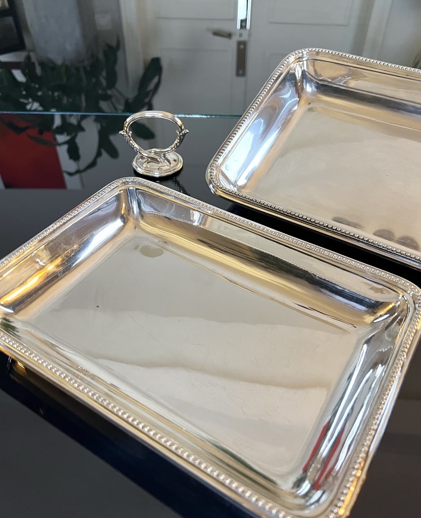 plats-de-service-anciens-en-metal-argente-couvercle-poignee-amovible-vaisselle-ancienne-antiquites-brocante-vintage