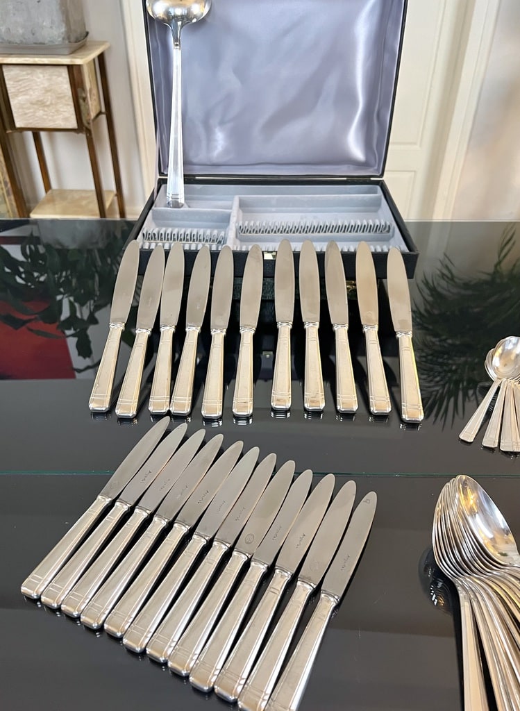 coffrets-de-couverts-anciens-menagere-metal-argente-orfevre-argental-antiquties-brocante