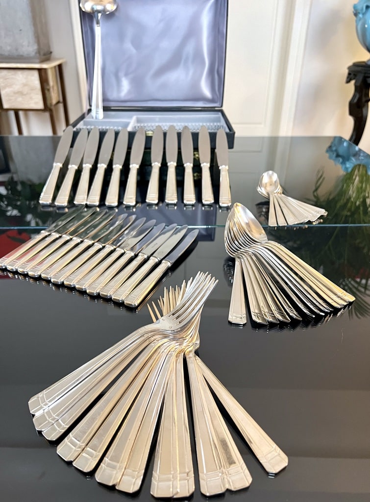 menagere-art-deco-en-metal-argente-coffrets-couteaux-fourchettes-cuilleres-vaisselle-vintage-20e-siecle-brocante