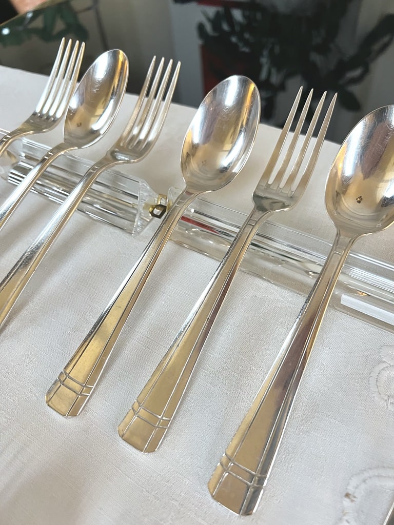 fourchettes-cuilleres-a-potage-metal-argente-vaisselle-vintage-style-art-deco-boutique-brocante-en-ligne