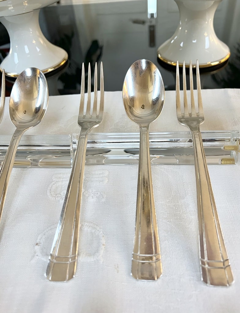 couverts-de-table-en-metal-argente-epoque-art-deco-design-moderne-art-de-la-table-20e-siecle