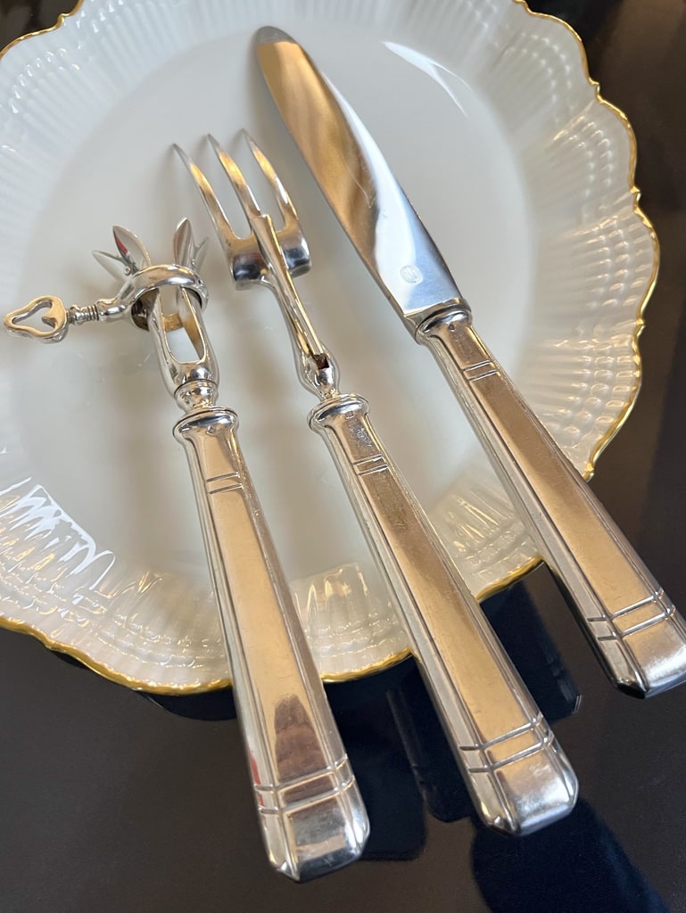 couverts-de-service-a-viande-manche-gigot-couteau-decoupe-fourchette-metal-argente-art-de-la-table-ancien-antiquites-brocante