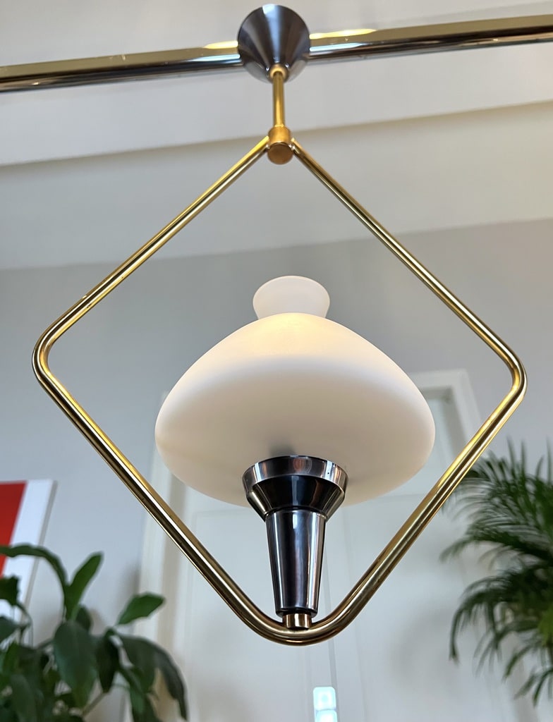 lustre-vintage-suspension-en-metal-dore-opaline-blanche-design-moderne-50-60-brocante-en-ligne