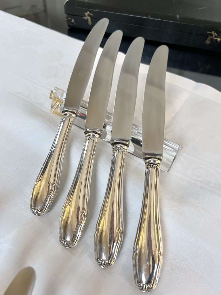 service-de-couteaux-argent-fourre-vaisselle-ancienne-argenterie-couverts-de-table-brocante-antiquaire