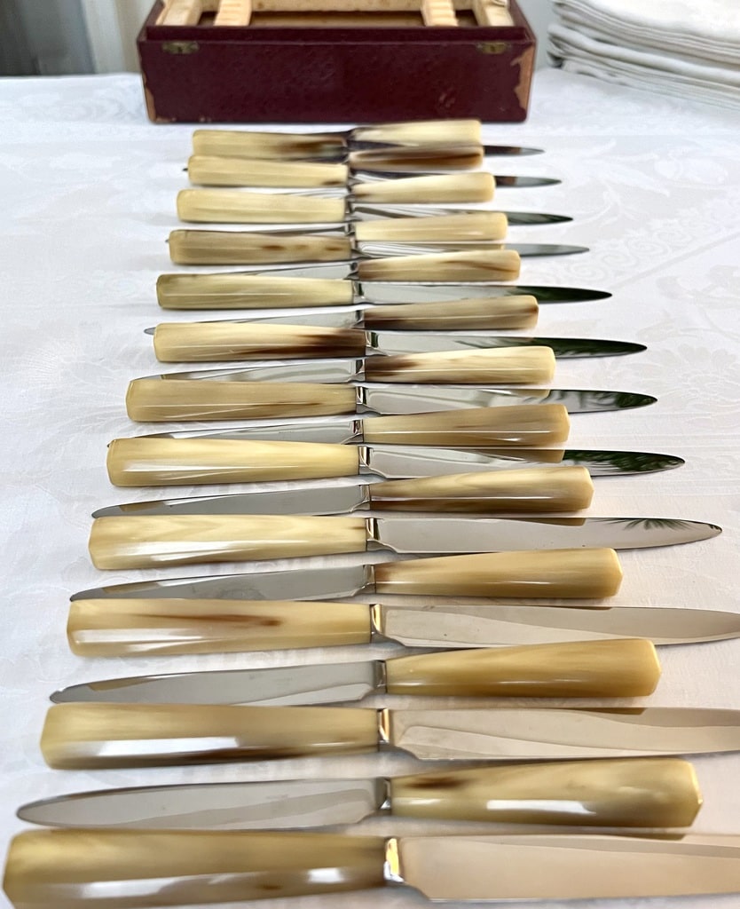 service-couteaux-anciens-menagere-art-deco-coffret-entremets-couverts-vintage-brocante-antiquites