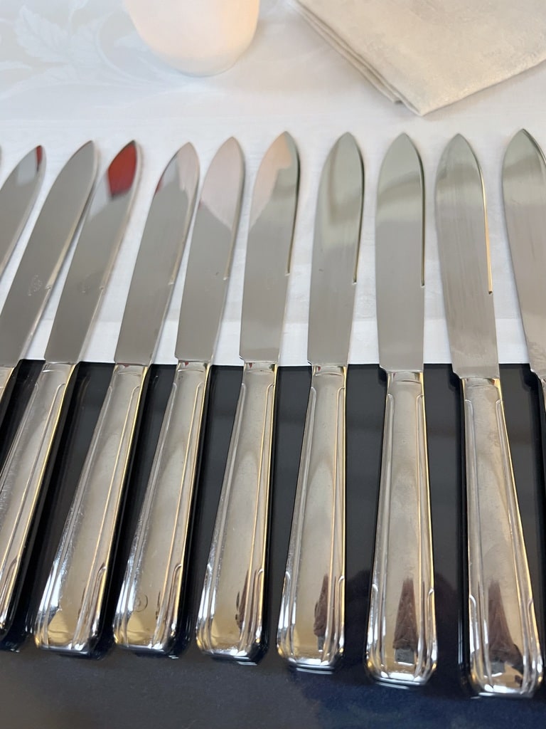 couverts-de-table-vintage-couteaux-inox-service-menagere-brocante