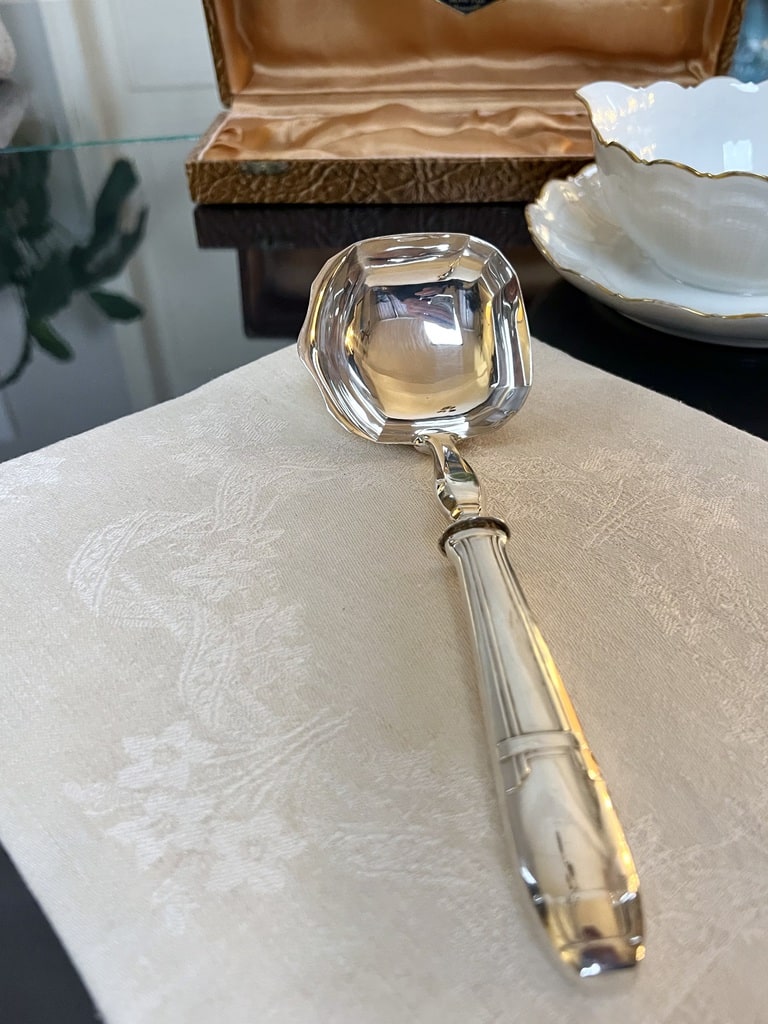 cuillere-de-service-metal-argente-epoque-art-deco-vaisselle-vintage-moderne-couverts-anciens-brocante-en-ligne-antiquites