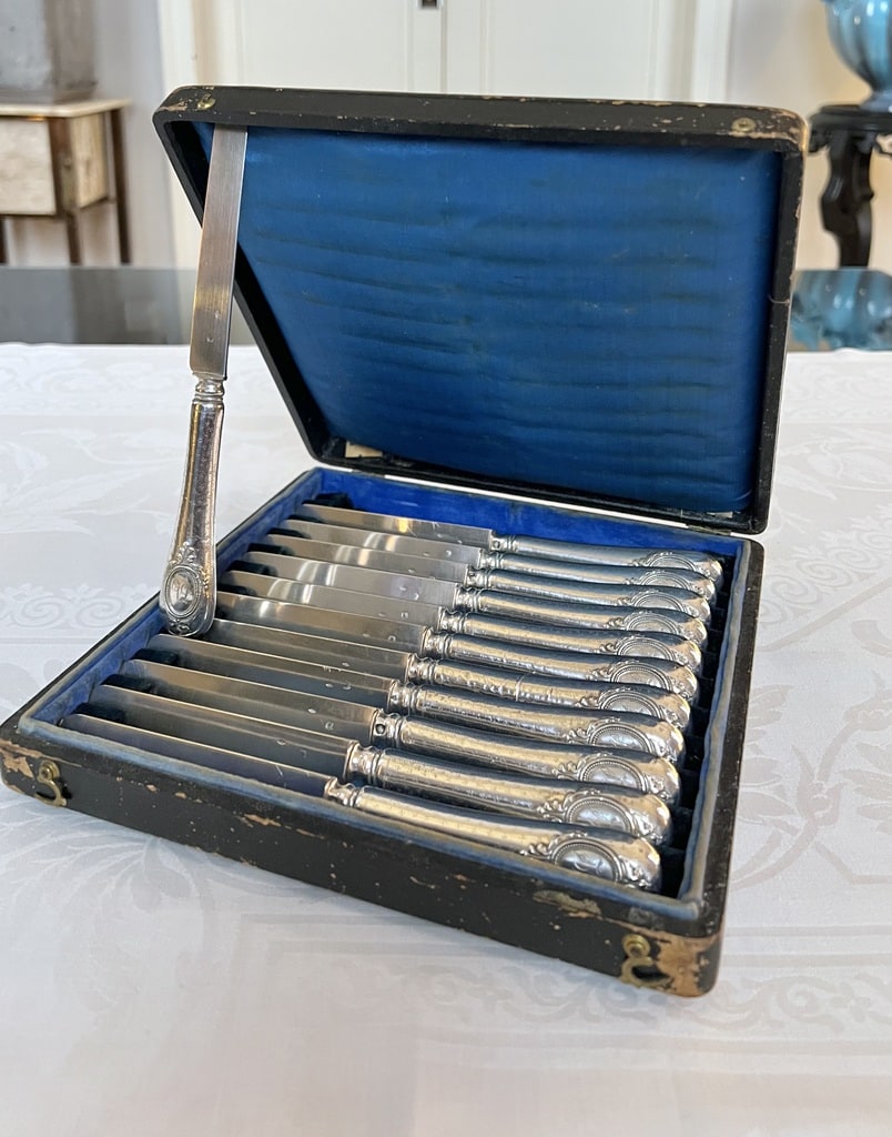 coffret-de-couteaux-entremets-argent-fourre-lame-argent-couverts-anciens-menagere-brocante-antiquaire