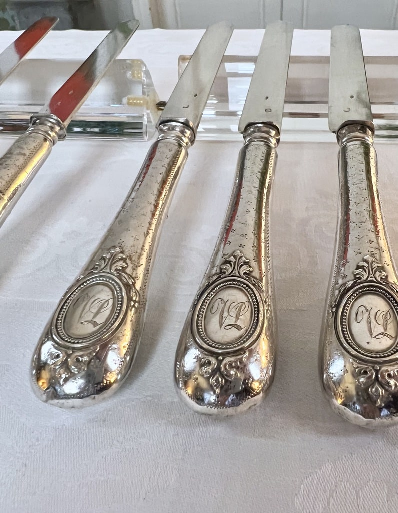 couteaux-en-argent-poincon-minerve-monogrammes-sur-manche-couverts-anciens-argenterie-vaisselle-brocante-antiquites
