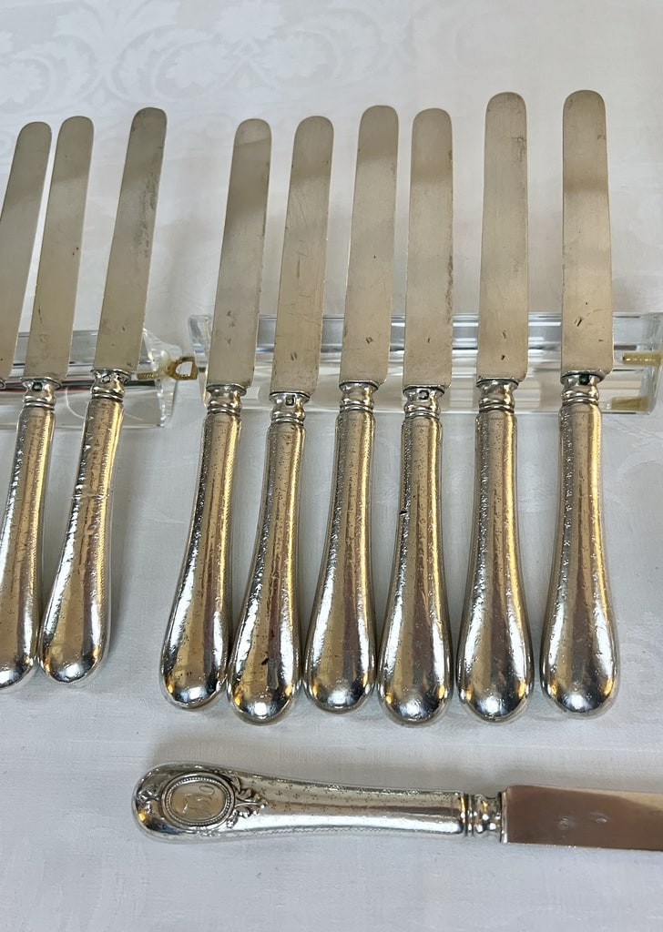 couverts-anciens-couteaux-entremets-en-argent-poincon-minerve-menagere-couverts-brocante-antiquaire