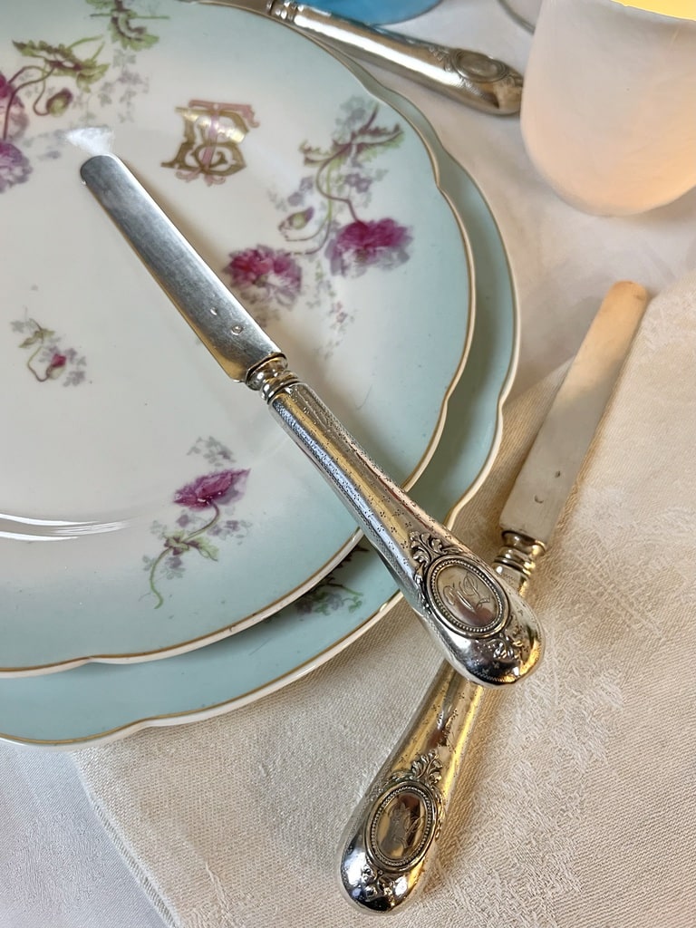 vaisselle-ancienne-couteaux-entremets-en-argent-poincon-minerve-vaisselle-ancienne-art-de-la-table-brocante-antiquaire