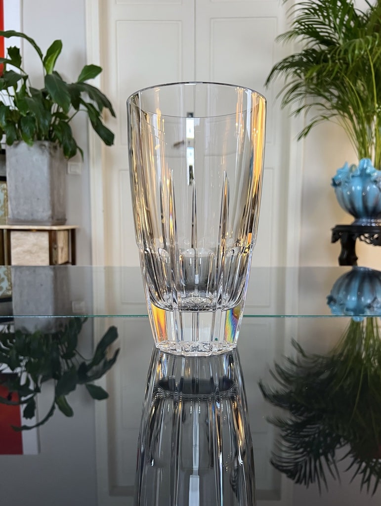 vase-vintage-en-cristal-taille-cotes-plates-forme-obus-decoration-moderne-20e-siecle-brocante-en-ligne-antiquaire