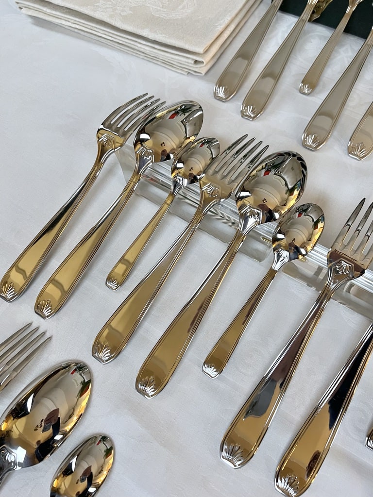 fourchettes-cuilleres-inox-guy-degrenne-couverts-vintage-modele-coquille-vaisselle-brocante-en-ligne
