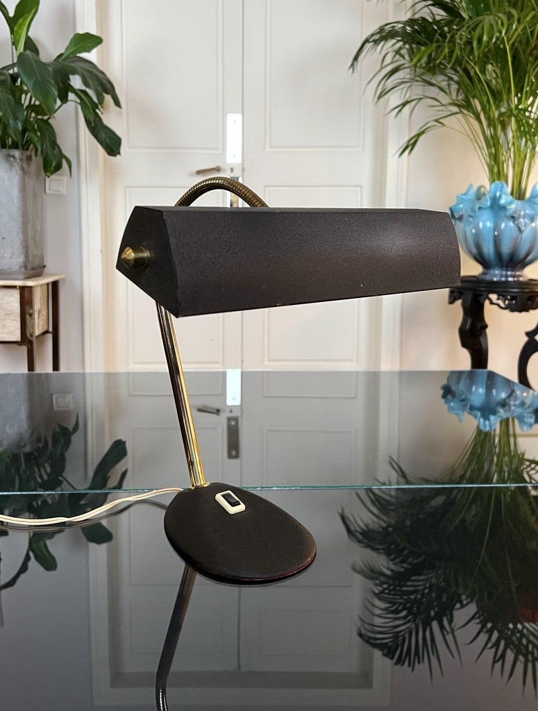 lampe-de-bureau-bras-articulee-vintage-1950-metal-noir-et-laiton-brocante-en-ligne-antiquaire